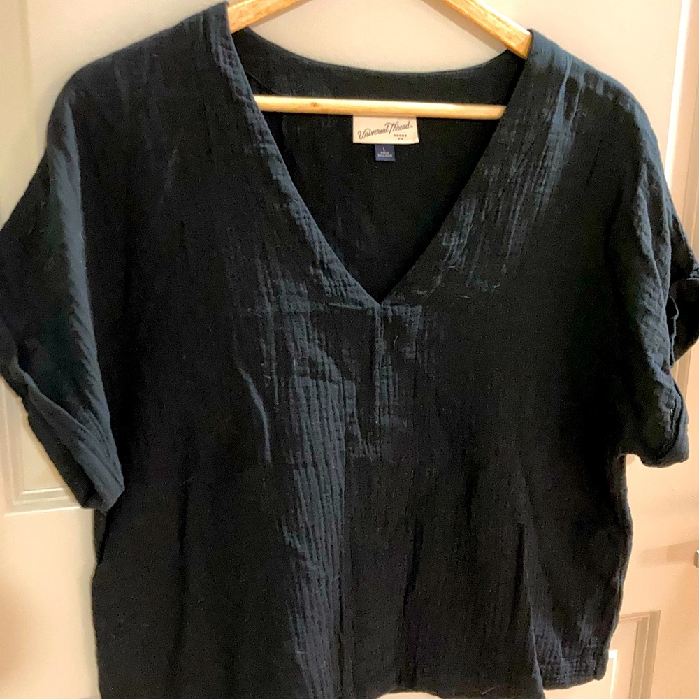 Universal Thread Cotton Top V-Neck, linen like material. 100% cotton